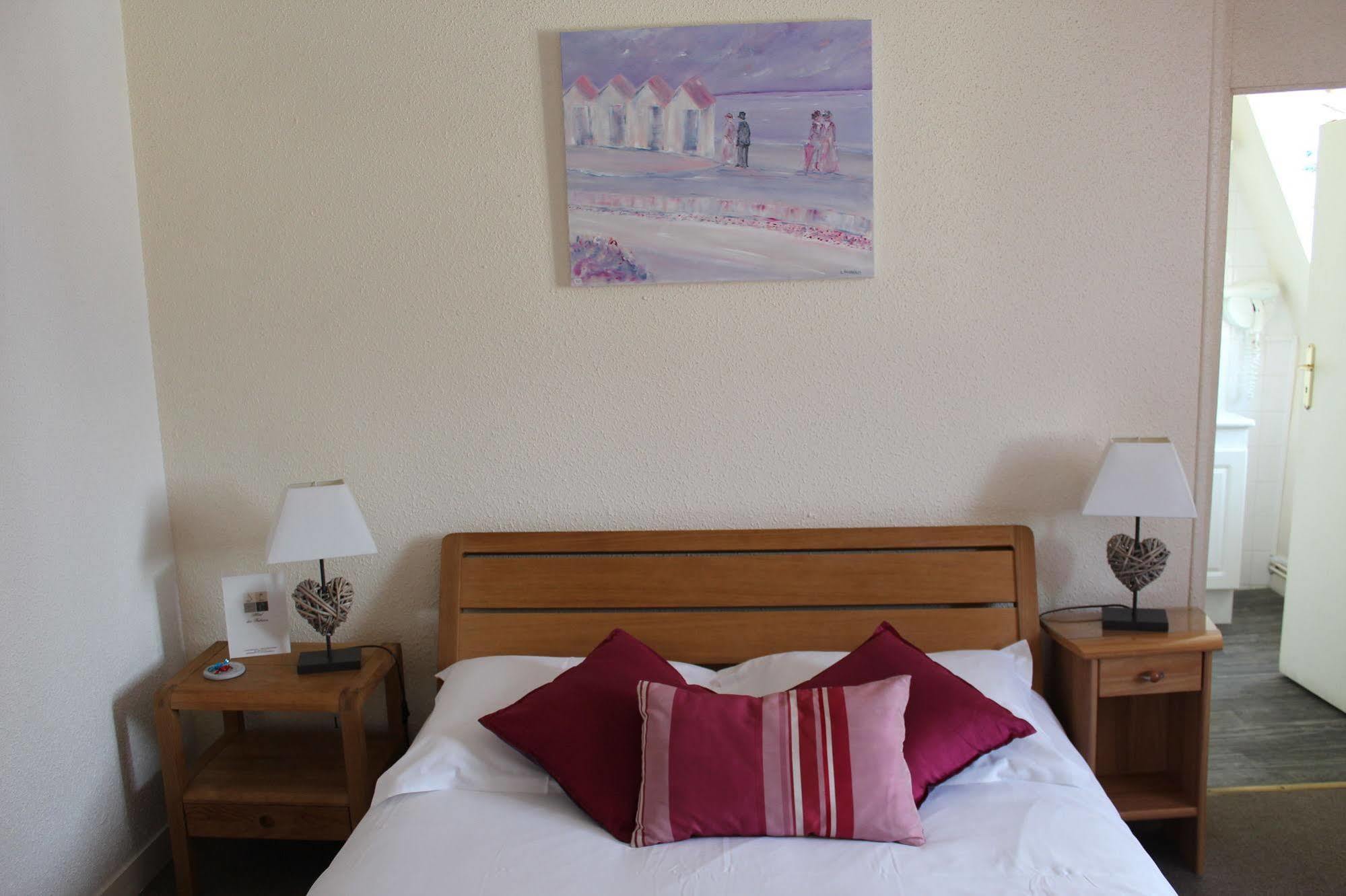 Hotel Des Falaises วิลเลร์-ซูร์-แมร์ ภายนอก รูปภาพ